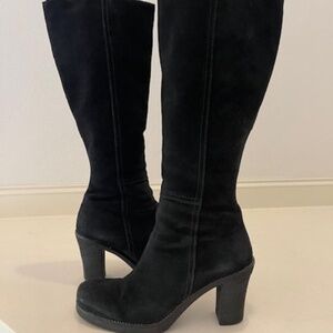 La Canadienne Tall Black Suede Boots